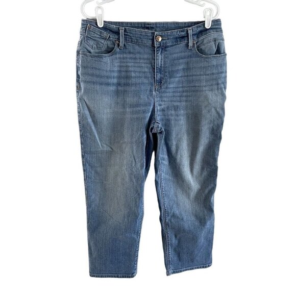 Chicos Platinum Collection Wmn 1.5 / 10 Light Wash Denim Straight Leg Crop Jeans - Picture 1 of 9